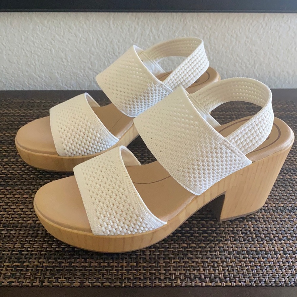 1. Dr. Scholl’s Becca Sandal - New size 9